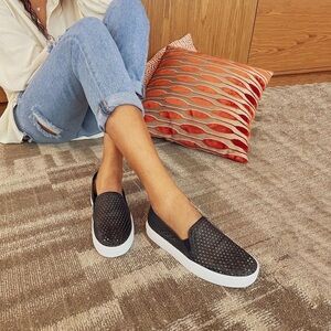 Jibs Women's Classic Slip-on Sneaker Size 9